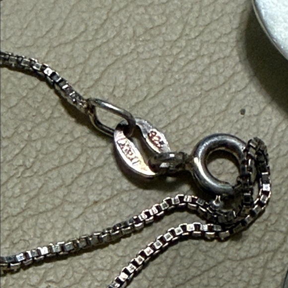 Beautiful Sterling Silver 925 Fish Pendant Necklace chain size 16’ - Picture 15 of 17